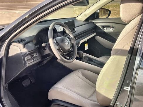 Certified 2025 Honda Accord SE image 3