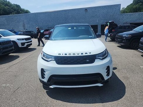 Used 2025 Land Rover Discovery Dynamic SE AWD/4WD image 2