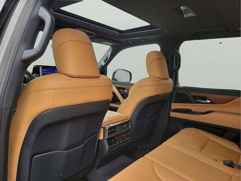 Used 2024 Lexus LX 600 4WD w/ Luxury Package image 12