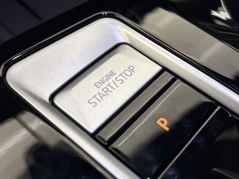 New 2026 Volkswagen Atlas Cross Sport SE image 22