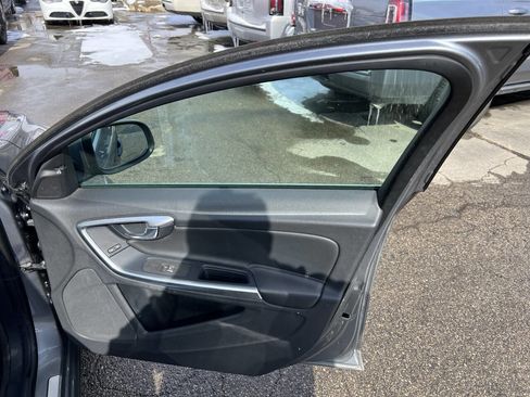 Used 2017 Volvo S60 T5 Inscription image 17