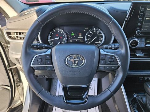 Used 2021 Toyota Highlander XLE image 26