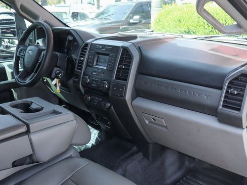 Used 2018 Ford F550 2WD Crew Cab Super Duty image 37