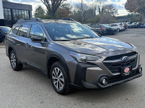 Certified 2023 Subaru Outback Premium image 4