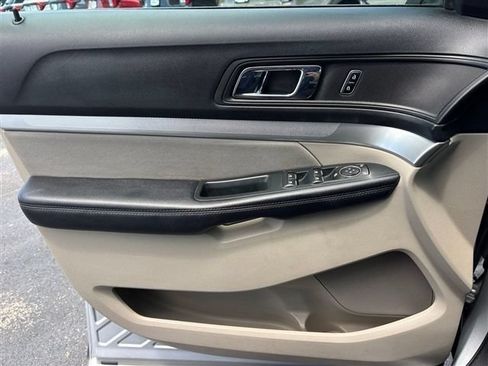 Used 2018 Ford Explorer FWD image 12