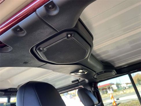 Used 2022 Jeep Wrangler Unlimited Sahara w/ Cold Weather Group image 17