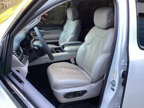 Used 2022 Jeep Wagoneer Series II w/ Premium Group I image 30