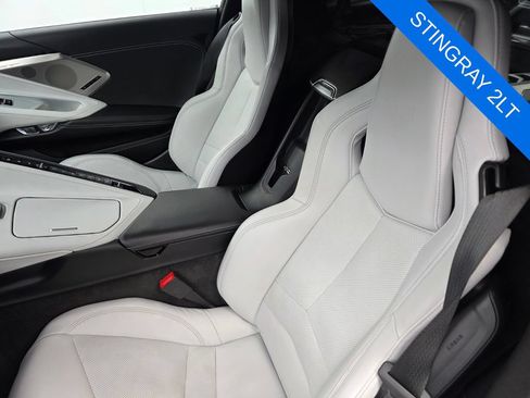 Used 2022 Chevrolet Corvette Stingray Preferred Cpe w/ Z51 Performance Package RWD image 11