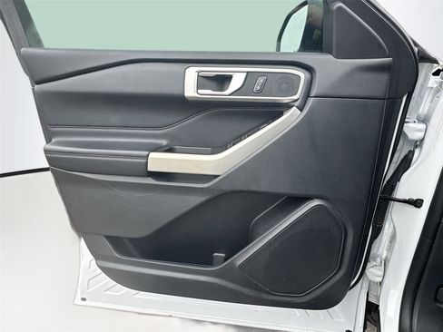 Used 2020 Ford Explorer XLT w/ Equipment Group 202A image 17