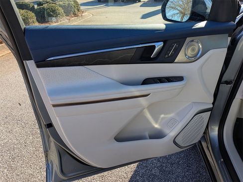 Certified 2025 Buick Enclave Avenir w/ Super Cruise Package image 11