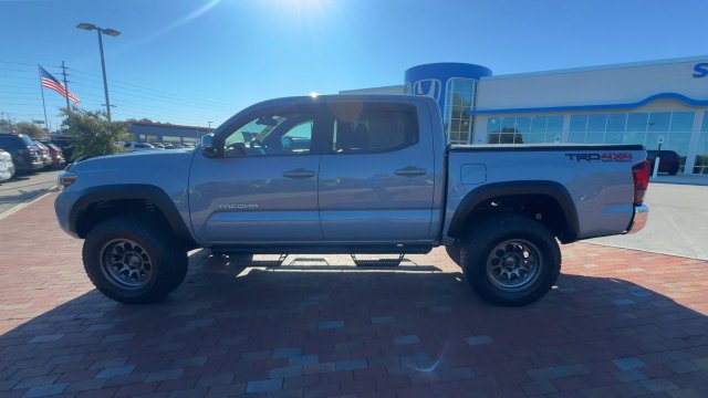 Used 2019 Toyota Tacoma TRD Off-Road AWD/4WD image 7