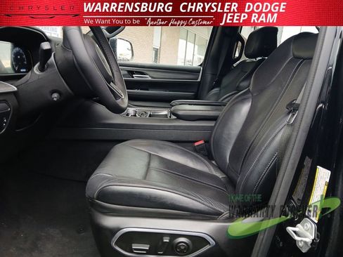 Used 2024 Jeep Wagoneer Series II w/ Flexible Seating Group image 12