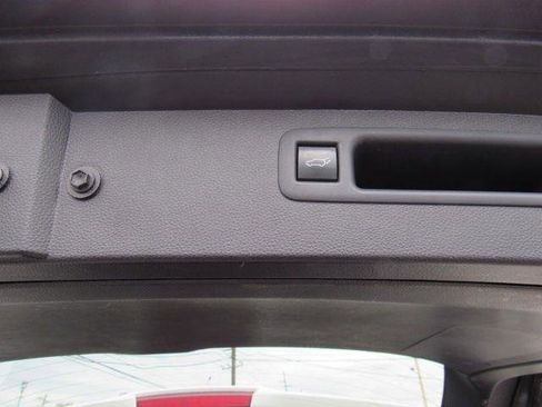 Used 2021 Toyota Highlander XLE AWD/4WD image 36