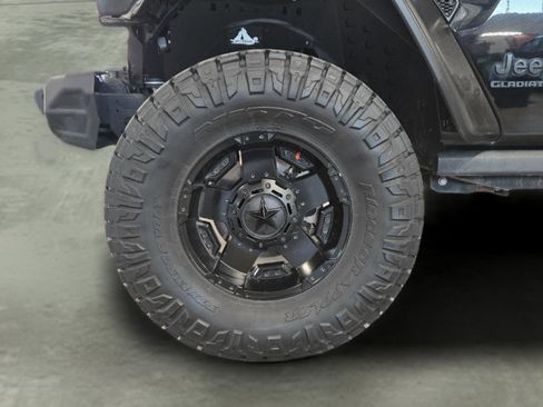 Used 2021 Jeep Gladiator Willys image 41