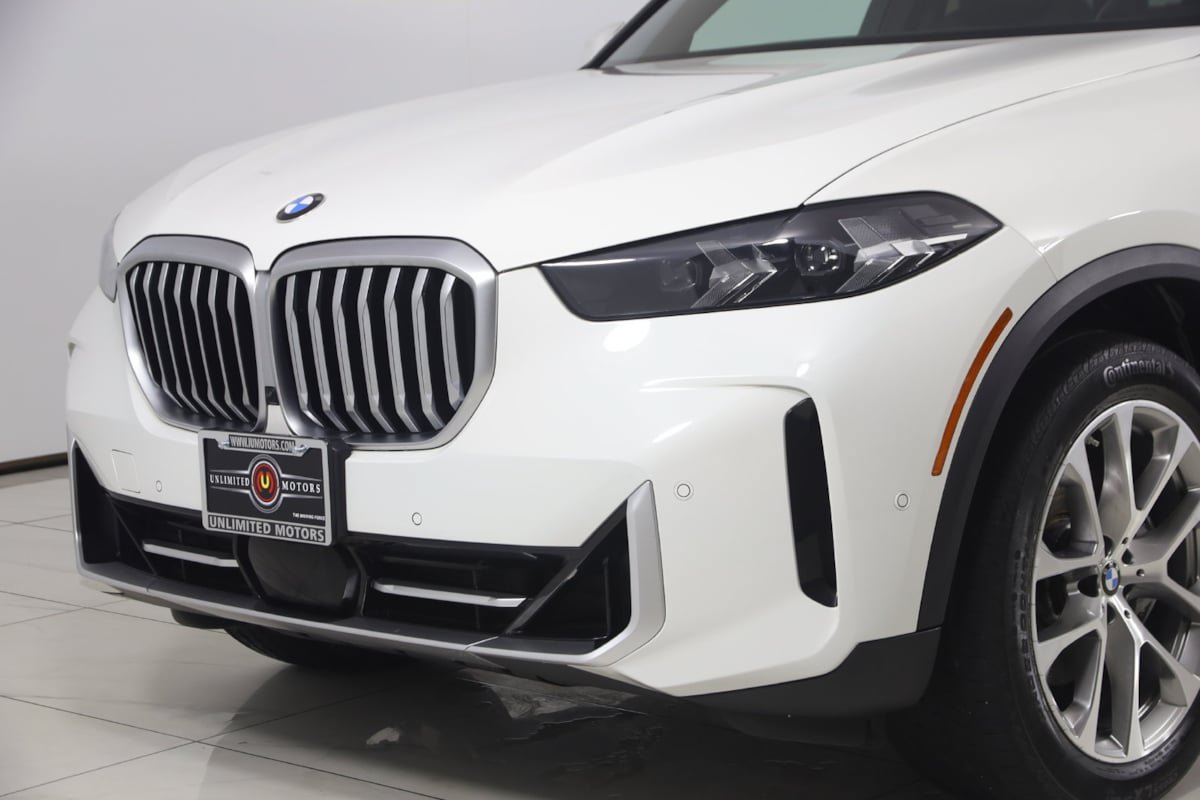 Used 2024 BMW X5 xDrive40i w/ Parking Assistance Package AWD/4WD image 44
