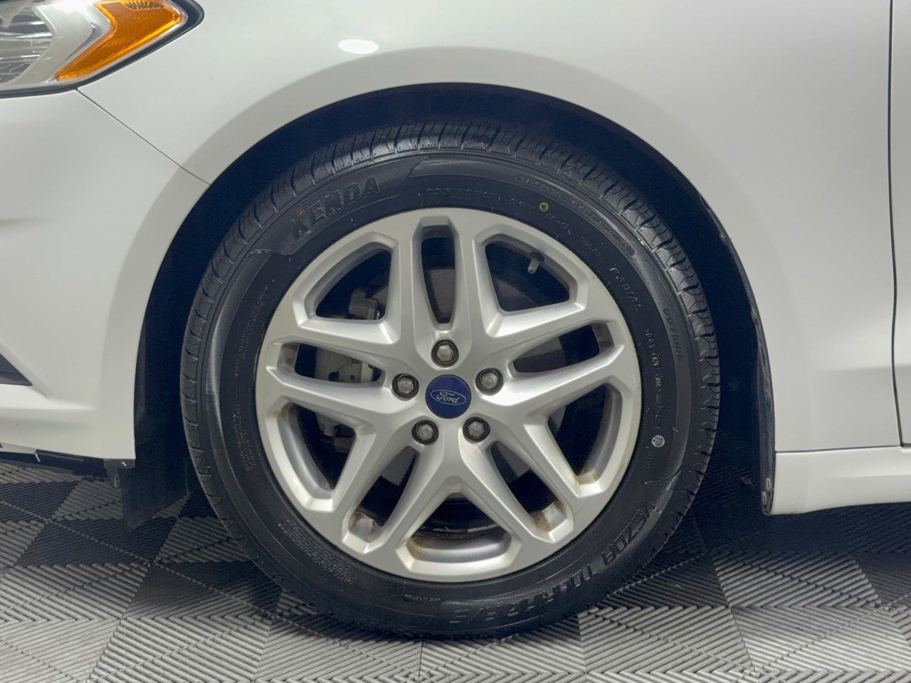 Used 2014 Ford Fusion SE FWD image 13