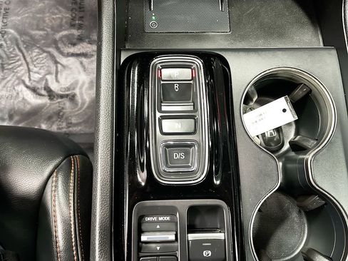 Used 2025 Honda Pilot TrailSport image 16