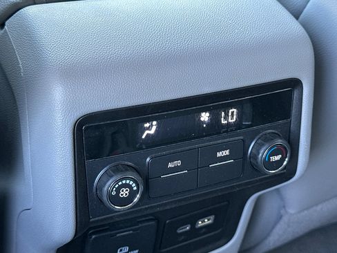 Used 2023 GMC Acadia SLT image 45