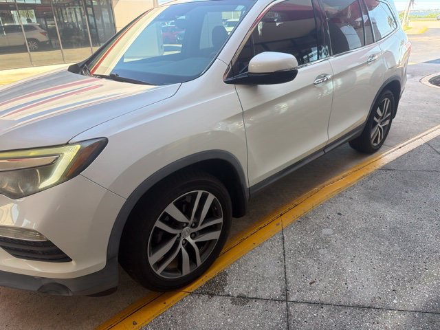 Used 2017 Honda Pilot Touring image 2