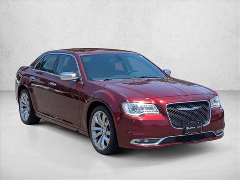 Used 2018 Chrysler 300 Limited w/ Light Group RWD image 3