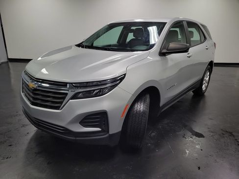 Used 2022 Chevrolet Equinox LS w/ LPO, Floor Liner Package AWD/4WD image 4