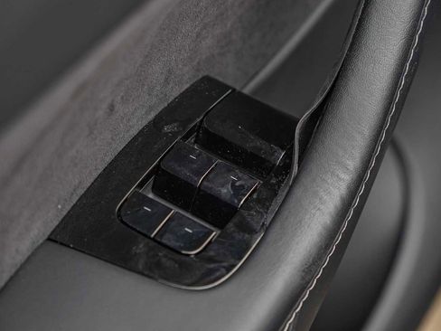 Used 2021 Tesla Model Y Long Range image 20