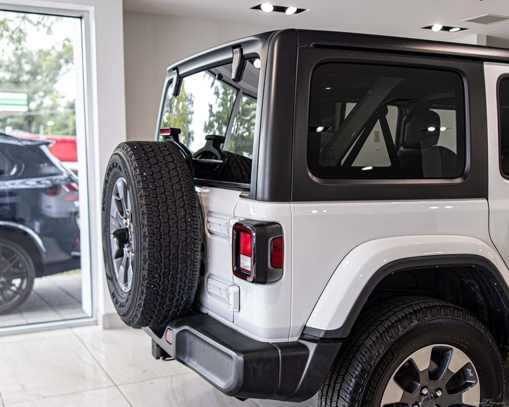 Used 2018 Jeep Wrangler Unlimited Sahara w/ Dual Top Group AWD/4WD image 12