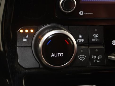 Used 2022 Toyota Highlander XSE image 8