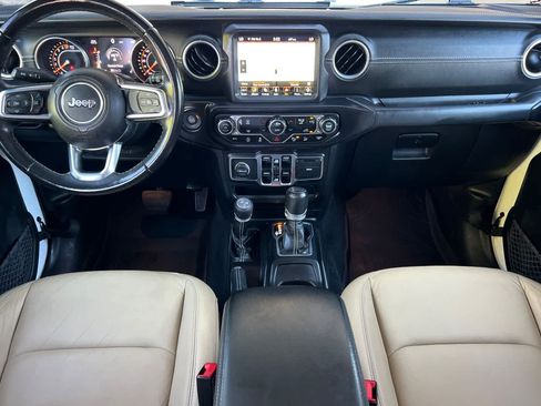 Used 2018 Jeep Wrangler Unlimited Sahara AWD/4WD image 3