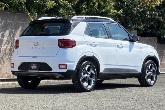 New 2026 Hyundai Venue SEL FWD image 6