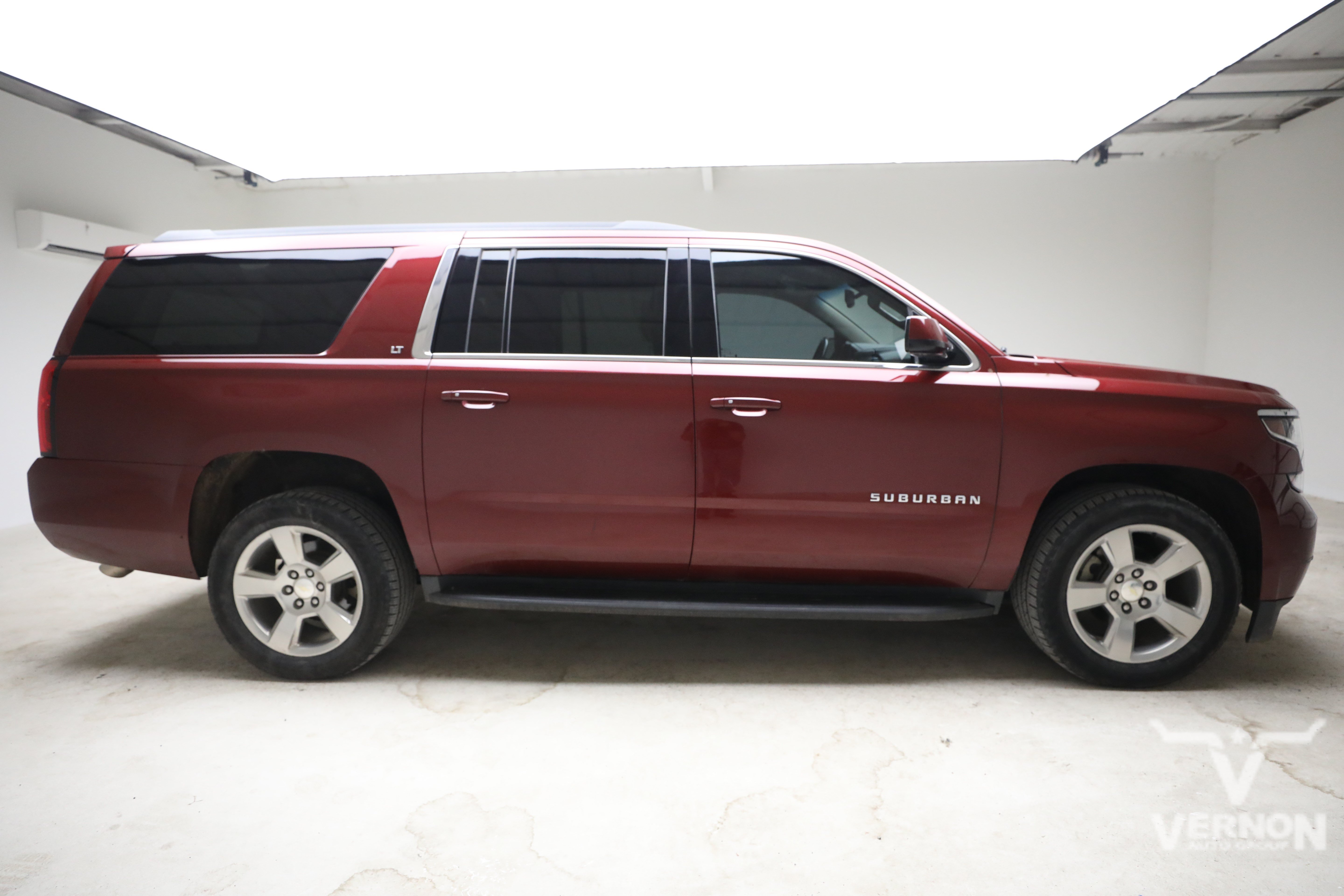 Used 2018 Chevrolet Suburban LT w/ Luxury Package RWD image 6