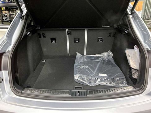 New 2026 Porsche Macan image 38