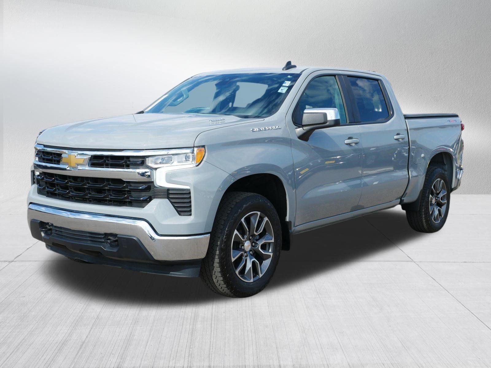 Used 2024 Chevrolet Silverado 1500 LT AWD/4WD image 3