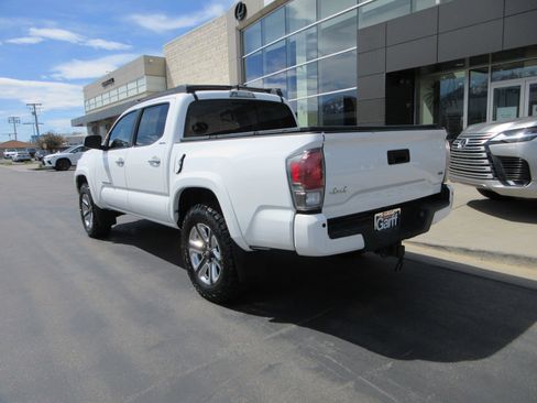 Used 2017 Toyota Tacoma Limited AWD/4WD image 8