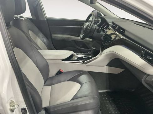Used 2020 Toyota Camry XLE FWD image 16