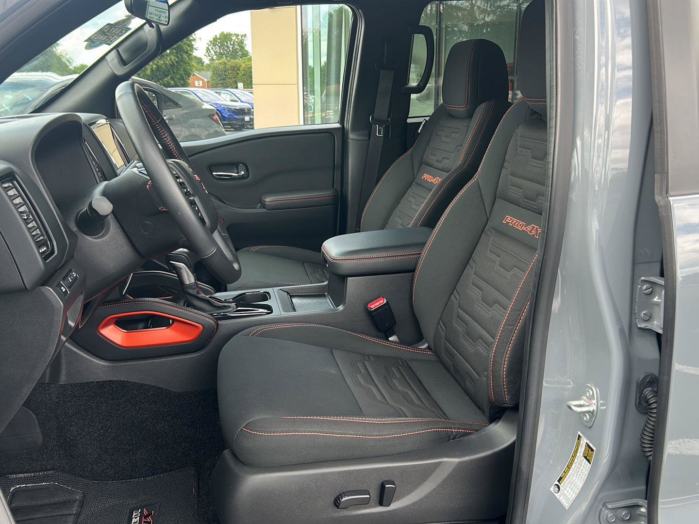 Used 2024 Nissan Frontier PRO-4X w/ Technology Package AWD/4WD image 12