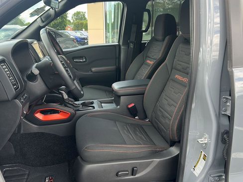 Used 2024 Nissan Frontier PRO-4X w/ Technology Package AWD/4WD image 12