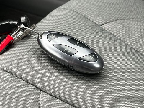 Used 2025 Hyundai Elantra SEL image 21