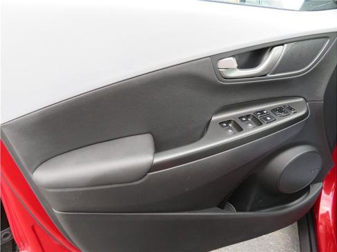 Used 2021 Hyundai Kona Limited w/ Cargo Package image 29