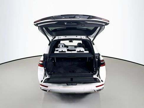 Used 2024 BMW X7 xDrive40i w/ Parking Assistance Package image 27