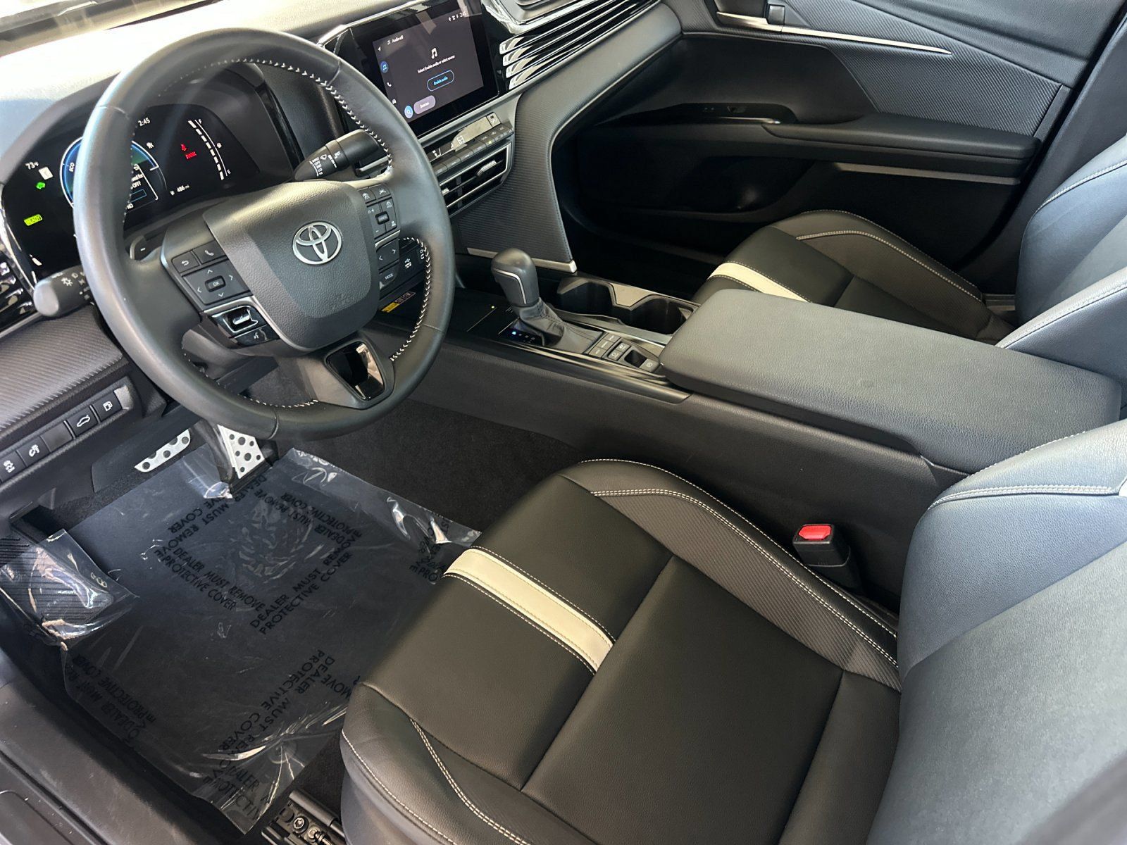 Used 2025 Toyota Camry SE w/ Convenience Package FWD image 9