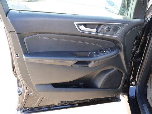 Used 2024 Ford Edge Titanium image 23