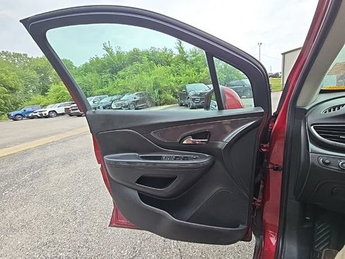 Used 2019 Buick Encore Essence FWD image 19