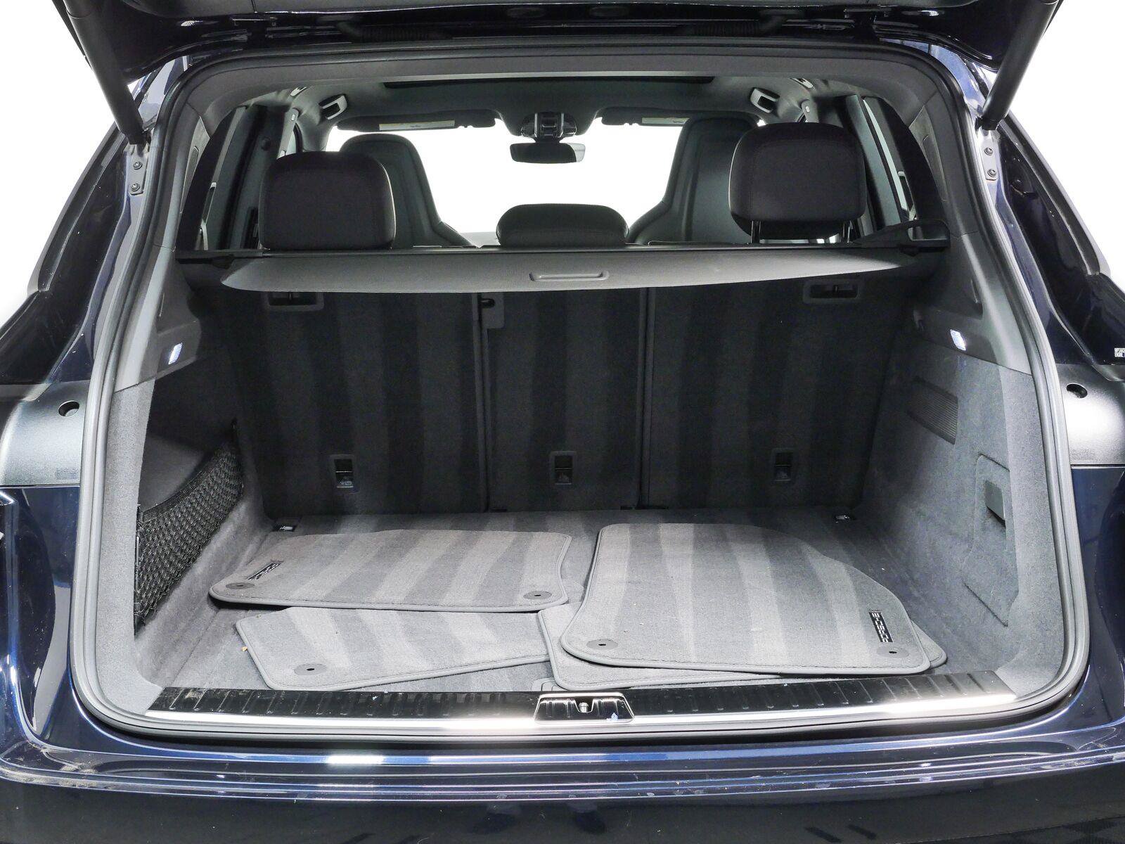 Certified 2023 Porsche Cayenne Platinum Edition AWD/4WD image 32