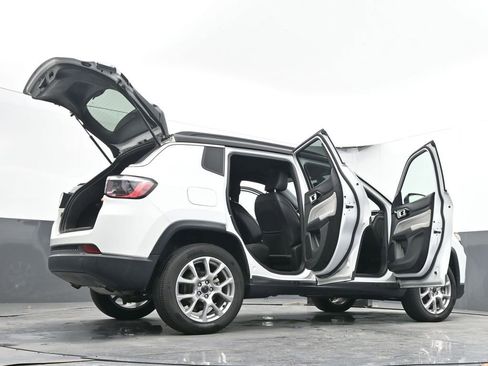 Used 2025 Jeep Compass Limited image 76