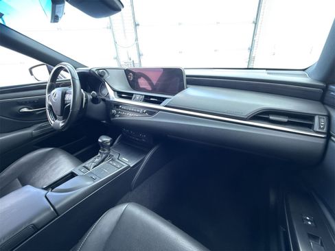 Used 2019 Lexus ES 350 Ultra Luxury image 16