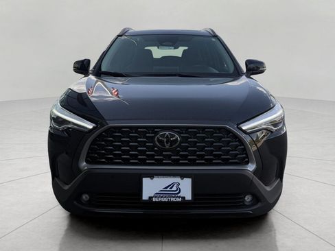 Used 2023 Toyota Corolla Cross XLE w/ Convenience Package AWD/4WD image 4