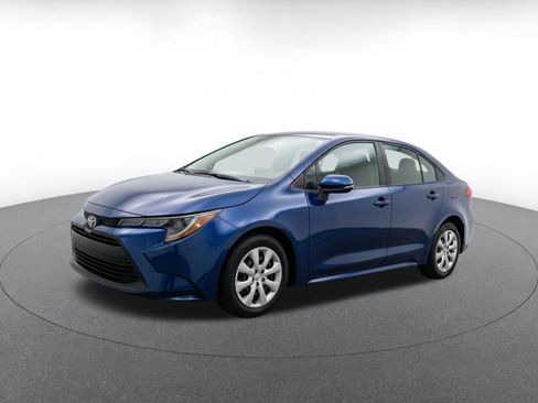 Used 2025 Toyota Corolla LE FWD image 3