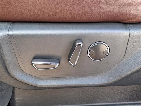 Used 2022 Ford Expedition Limited image 18