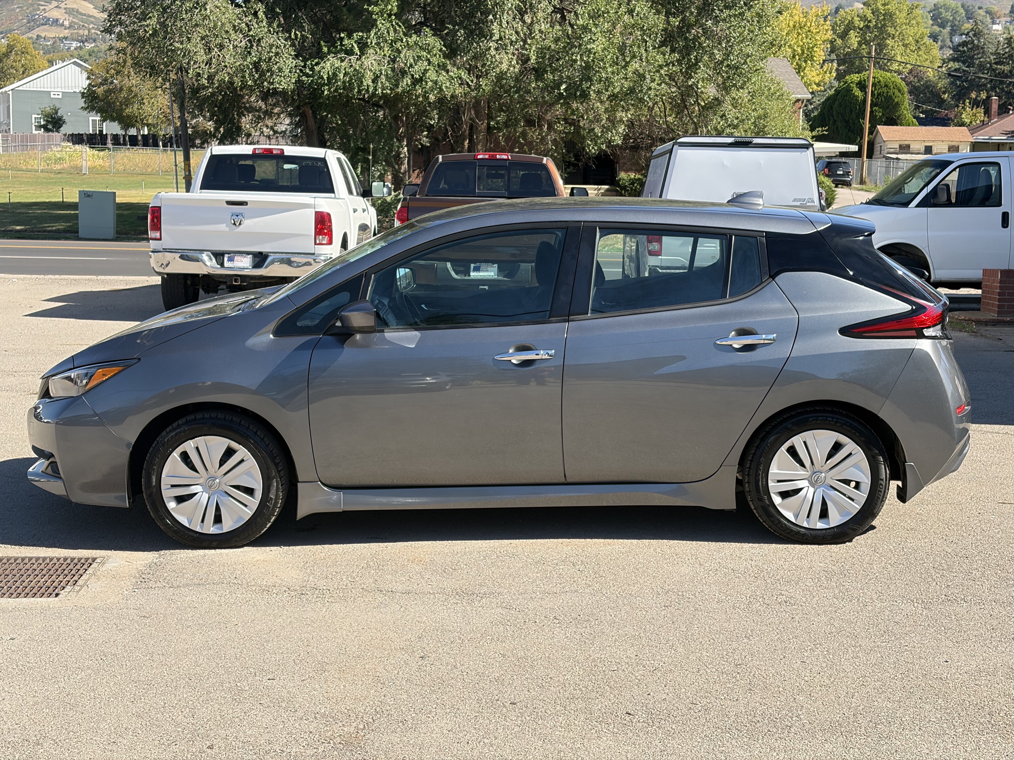 Used 2025 Nissan Leaf S FWD image 3